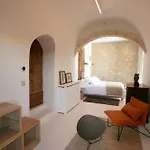 House With Pool, Jacuzzi And Sauna Near Avignon *