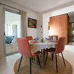 House With Pool, Jacuzzi And Sauna Near Avignon Hébergement de vacances