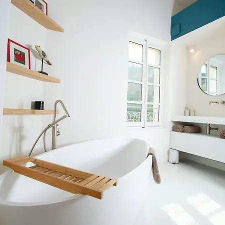 بيت للعطل House With Pool, Jacuzzi And Sauna Near Avignon فينوف ليز أفيجْنْ