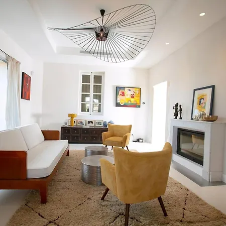 بيت للعطل House With Pool, Jacuzzi And Sauna Near Avignon فينوف ليز أفيجْنْ
