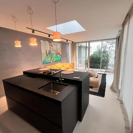 House With Pool, Jacuzzi And Sauna Near Avignon
