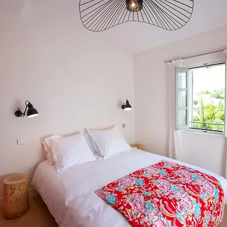 House With Pool, Jacuzzi And Sauna Near Avignon *