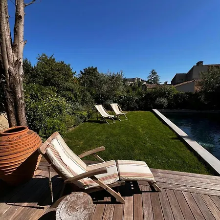 Nyaraló House With Pool, Jacuzzi And Sauna Near Avignon *