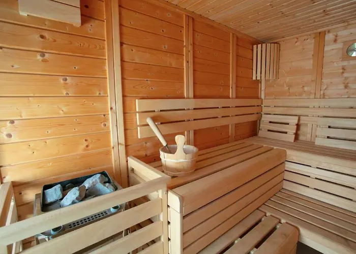 Vakantiehuis House With Pool, Jacuzzi And Sauna Near Avignon Villeneuve-lès-Avignon