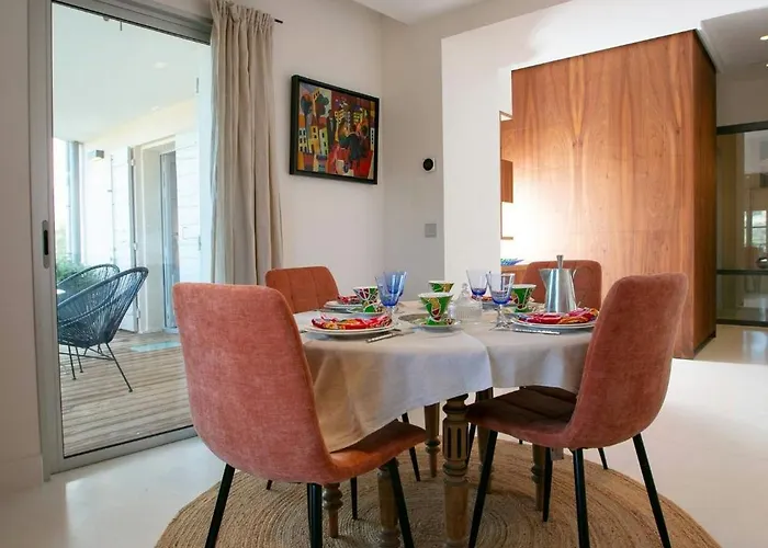 House With Pool, Jacuzzi And Sauna Near Avignon Vakantiehuis