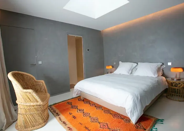 House With Pool, Jacuzzi And Sauna Near Avignon Villeneuve-lès-Avignon