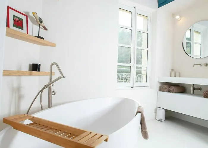 House With Pool, Jacuzzi And Sauna Near Avignon * Villeneuve-lès-Avignon