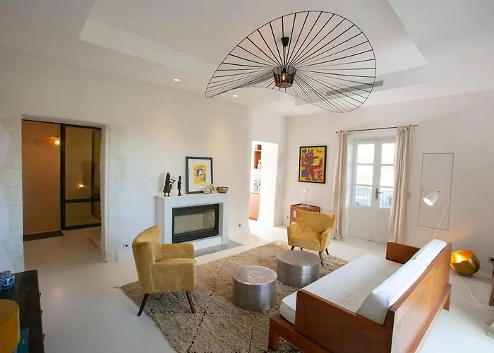 House With Pool, Jacuzzi And Sauna Near Avignon