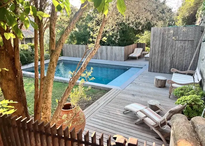 House With Pool, Jacuzzi And Sauna Near Avignon Vakantiehuis *