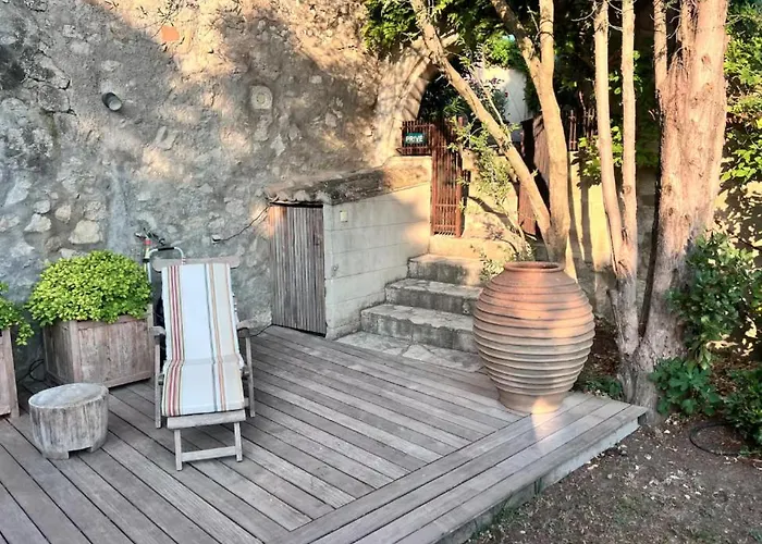 House With Pool, Jacuzzi And Sauna Near Avignon
